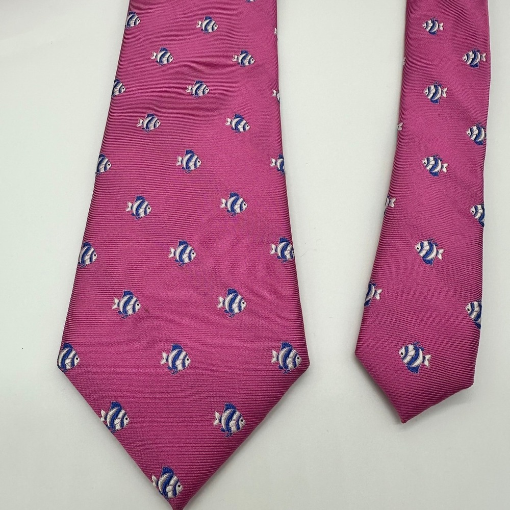 Tommy Hilfiger Mens Pink Silk Tropical Fish Pattern Classic Necktie RN121148